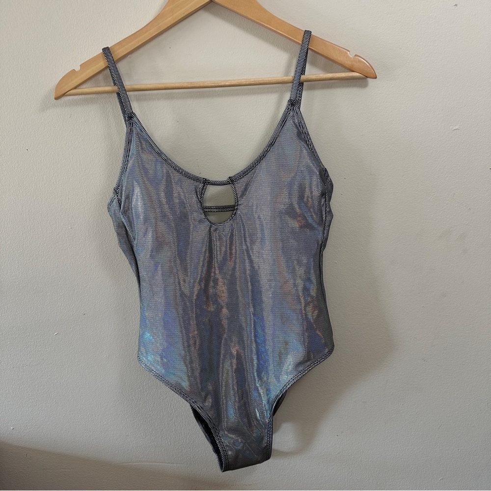 No Boundaries Juniors' Holographic Dot One Piece Swimsuit Shimmer Iridescent - M